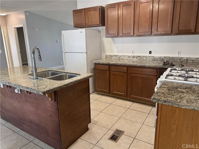 350 E San Jacinto 125, Perris, CA 92571