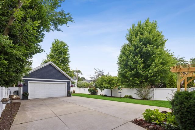 198 N Glenview Avenue, Elmhurst, IL 60126