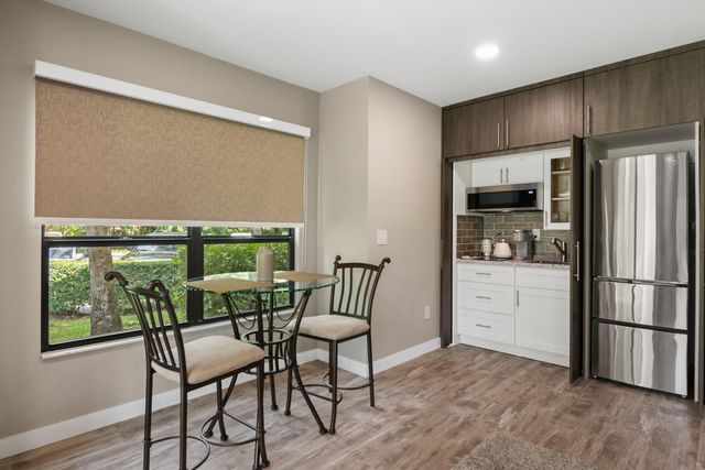 11863 Wimbledon Circle 438, Wellington, FL 33414