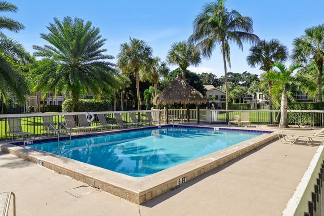 11863 Wimbledon Circle 438, Wellington, FL 33414