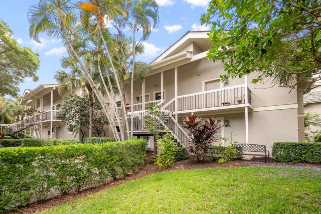 11863 Wimbledon Circle 438, Wellington, FL 33414
