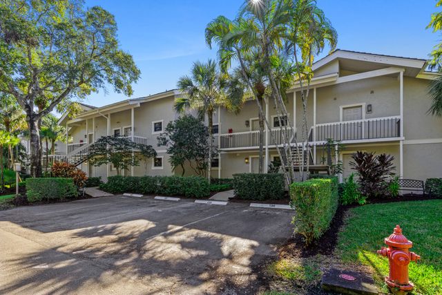 11863 Wimbledon Circle 438, Wellington, FL 33414