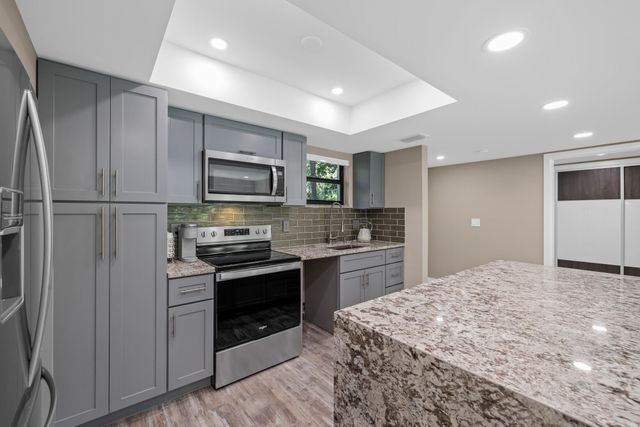 11863 Wimbledon Circle 438, Wellington, FL 33414