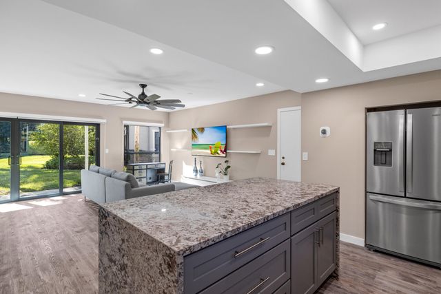 11863 Wimbledon Circle 438, Wellington, FL 33414