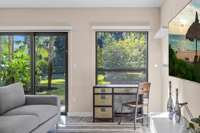 11863 Wimbledon Circle 438, Wellington, FL 33414