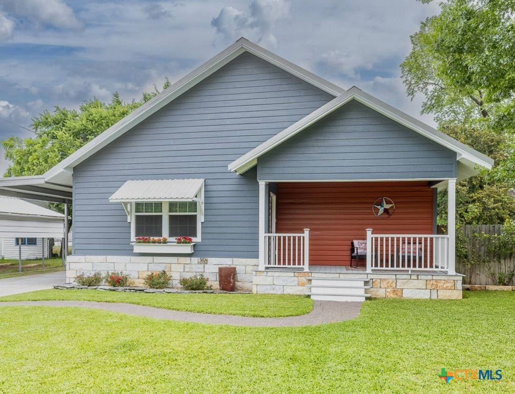 308 W Broadway Street, Cuero, TX 77954
