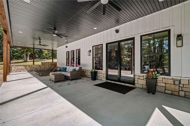 18291 Peterson Road, Gentry, AR 72734