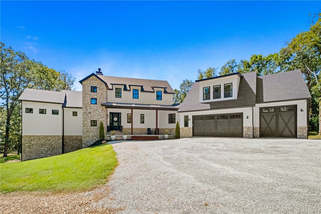 18291 Peterson Road, Gentry, AR 72734