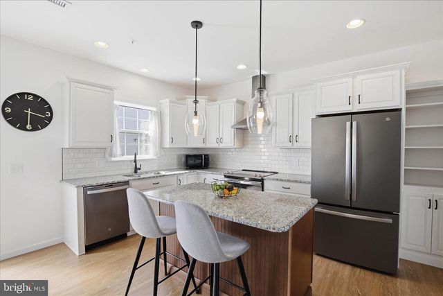 2429 SPRING WATER CIR, Lancaster, PA 17601