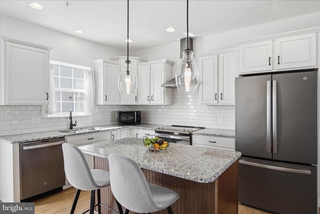2429 SPRING WATER CIR, Lancaster, PA 17601