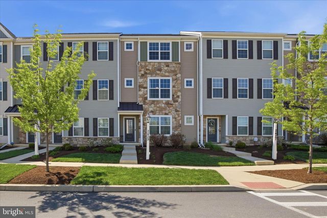 2429 SPRING WATER CIR, Lancaster, PA 17601
