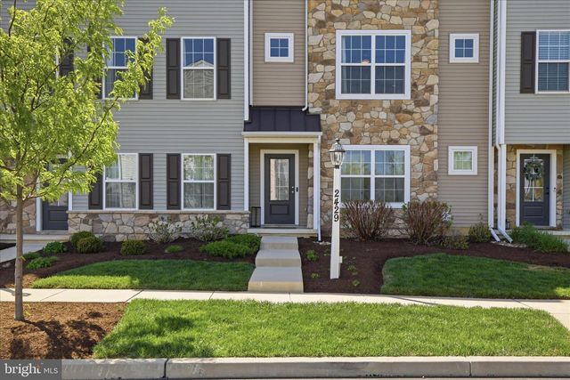 2429 SPRING WATER CIR, Lancaster, PA 17601