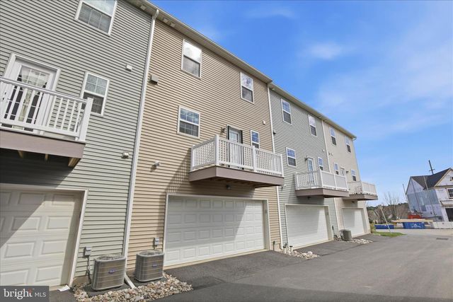 2429 SPRING WATER CIR, Lancaster, PA 17601