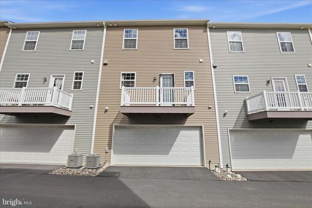 2429 SPRING WATER CIR, Lancaster, PA 17601