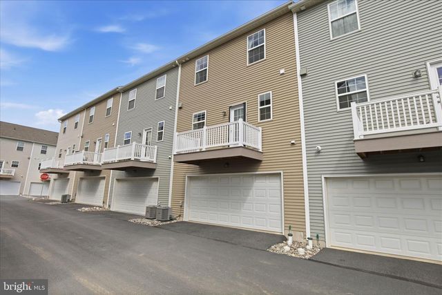 2429 SPRING WATER CIR, Lancaster, PA 17601