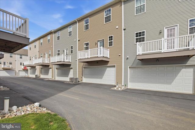 2429 SPRING WATER CIR, Lancaster, PA 17601