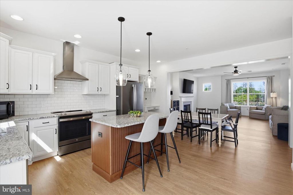 2429 SPRING WATER CIR, Lancaster, PA 17601
