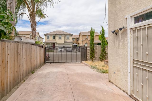 188 Thomsen Rd, Lathrop, CA 95330