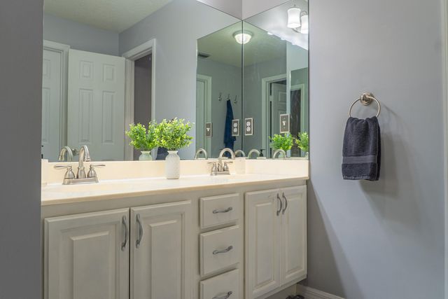 5264 SE 42nd Street, Okeechobee, FL 34974