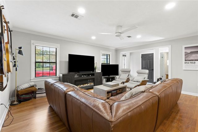 309 East Brookside Drive E, Bryan, TX 77801