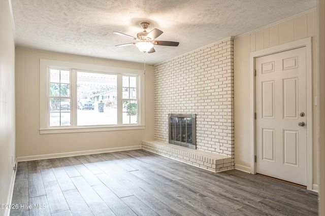 160 W Delaware Avenue, Southern Pines, NC 28387