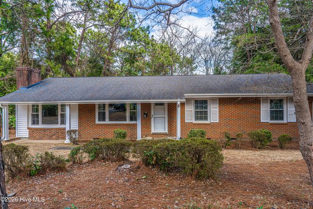 160 W Delaware Avenue, Southern Pines, NC 28387