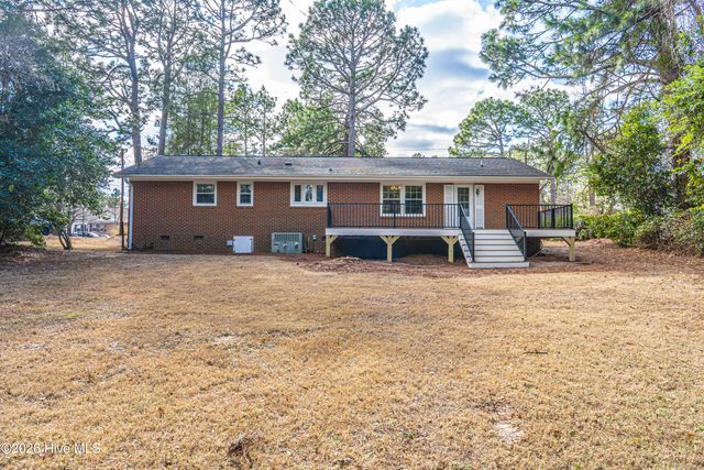 160 W Delaware Avenue, Southern Pines, NC 28387