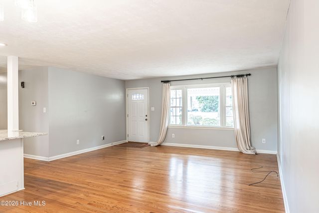 160 W Delaware Avenue, Southern Pines, NC 28387