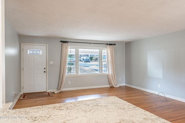 160 W Delaware Avenue, Southern Pines, NC 28387