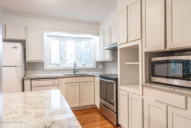 160 W Delaware Avenue, Southern Pines, NC 28387