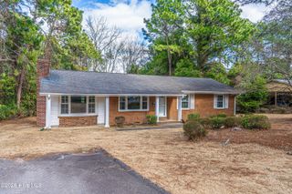 160 W Delaware Avenue, Southern Pines, NC 28387