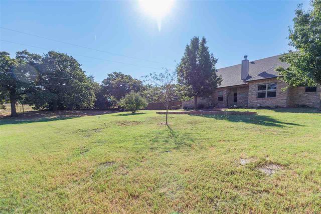 413 E Lake Dr, Medicine Park, OK 73557