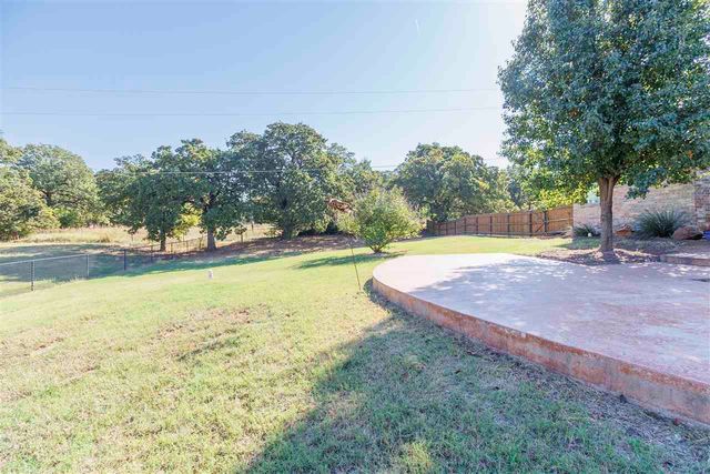 413 E Lake Dr, Medicine Park, OK 73557