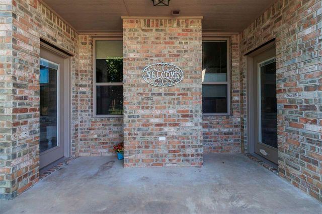413 E Lake Dr, Medicine Park, OK 73557