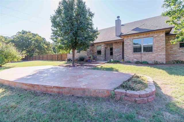 413 E Lake Dr, Medicine Park, OK 73557