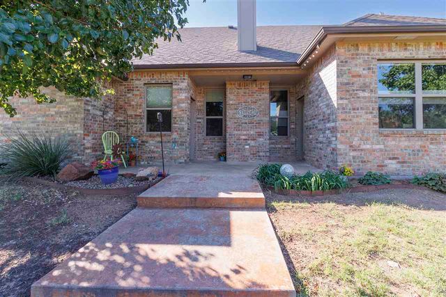 413 E Lake Dr, Medicine Park, OK 73557
