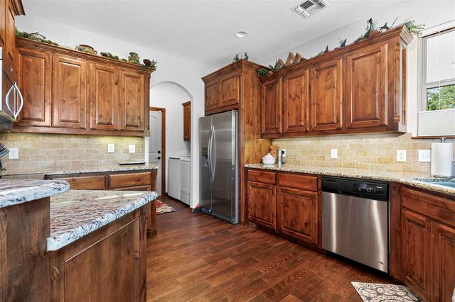 413 E Lake Dr, Medicine Park, OK 73557