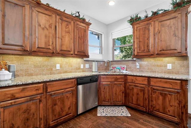 413 E Lake Dr, Medicine Park, OK 73557