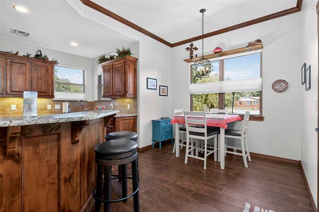 413 E Lake Dr, Medicine Park, OK 73557