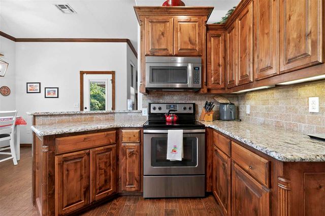 413 E Lake Dr, Medicine Park, OK 73557