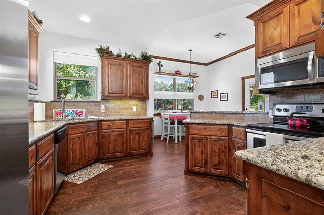 413 E Lake Dr, Medicine Park, OK 73557