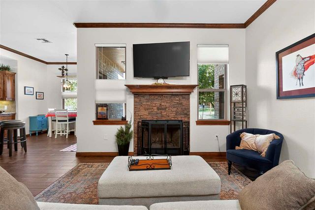 413 E Lake Dr, Medicine Park, OK 73557