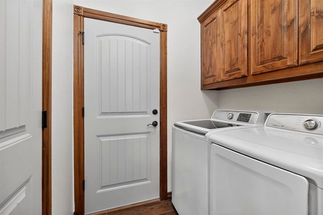 413 E Lake Dr, Medicine Park, OK 73557