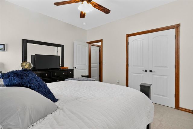 413 E Lake Dr, Medicine Park, OK 73557