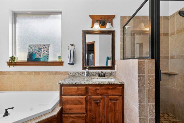 413 E Lake Dr, Medicine Park, OK 73557