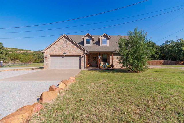 413 E Lake Dr, Medicine Park, OK 73557
