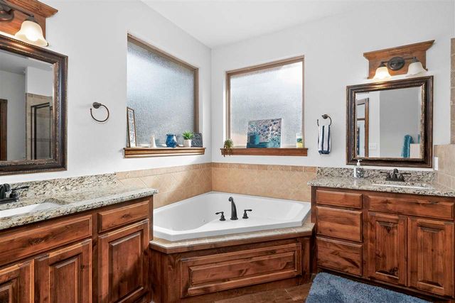 413 E Lake Dr, Medicine Park, OK 73557