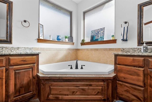 413 E Lake Dr, Medicine Park, OK 73557