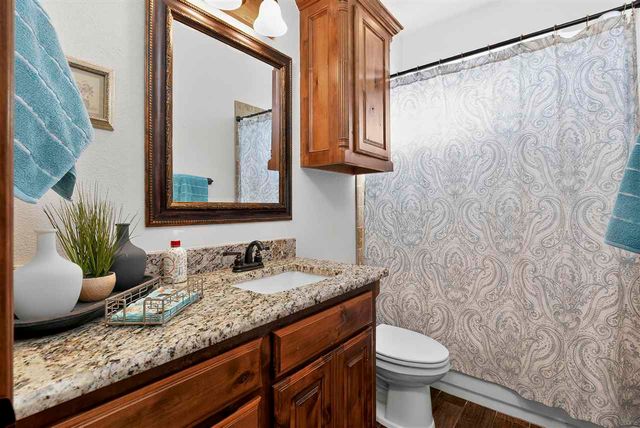 413 E Lake Dr, Medicine Park, OK 73557