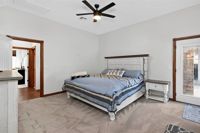 413 E Lake Dr, Medicine Park, OK 73557